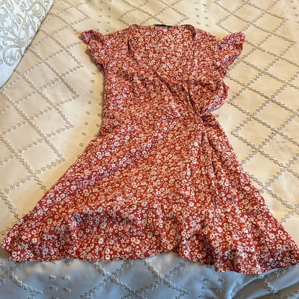 Abercrombie and Fitch true wrap dress. Red floral print.